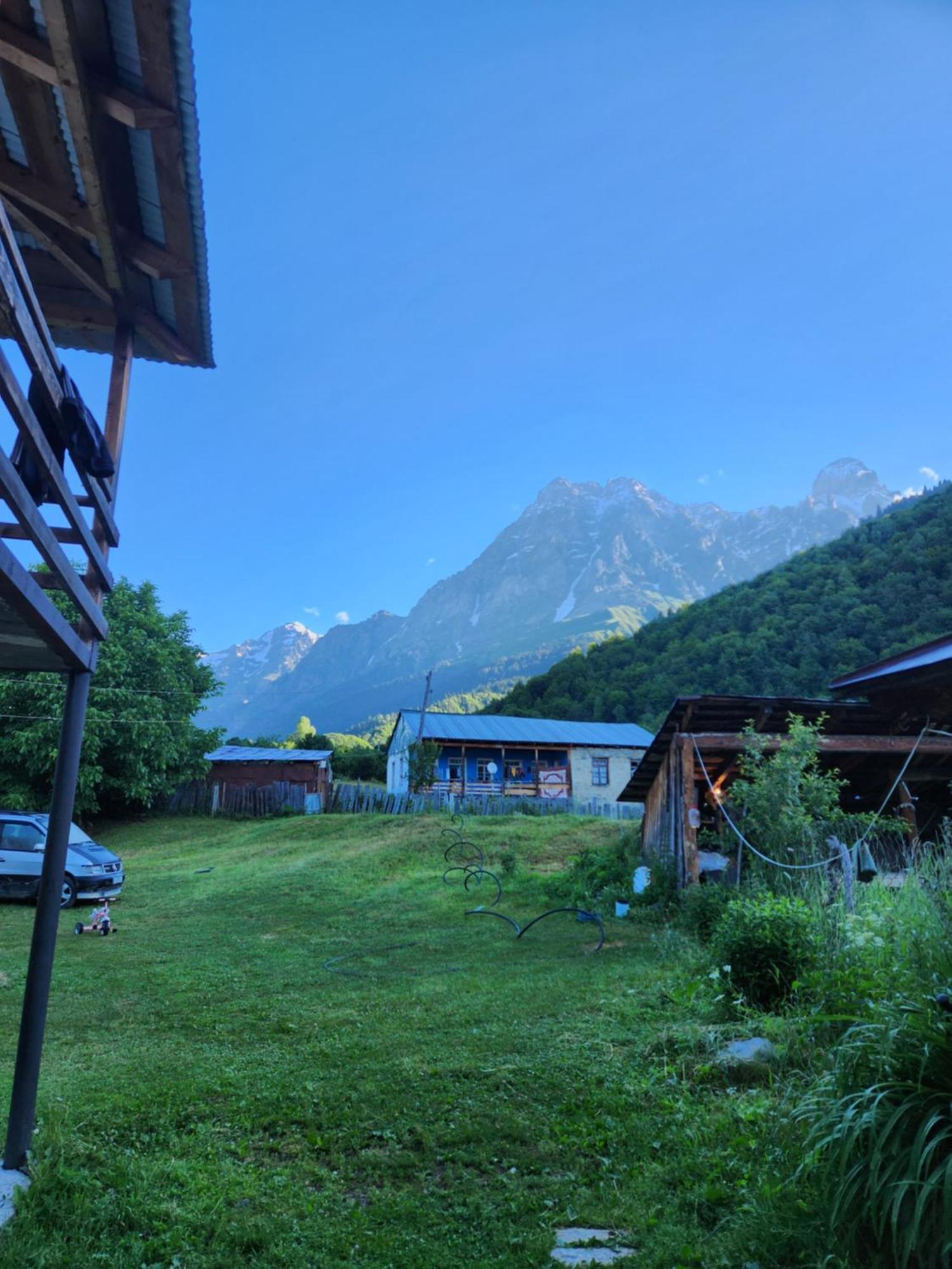 Iason Guest House In Mazeri Mestia Exterior photo